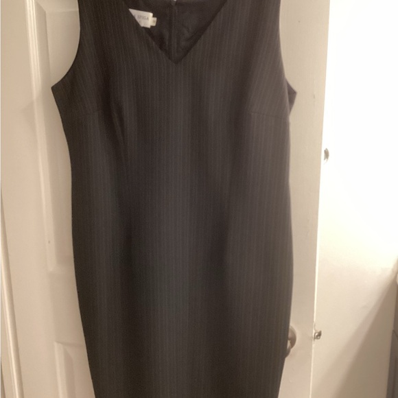 Stunning Ladies Pin Striped Dress with Blazer - Picture 2 of 7